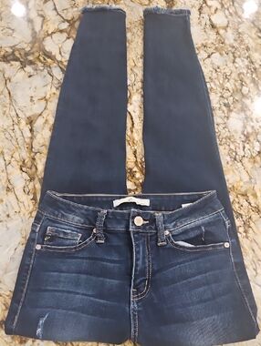 KanCan Dark Blue Women's Stretch Skinny Jeans. Size 3/25. Inseam 28". Rise 9"